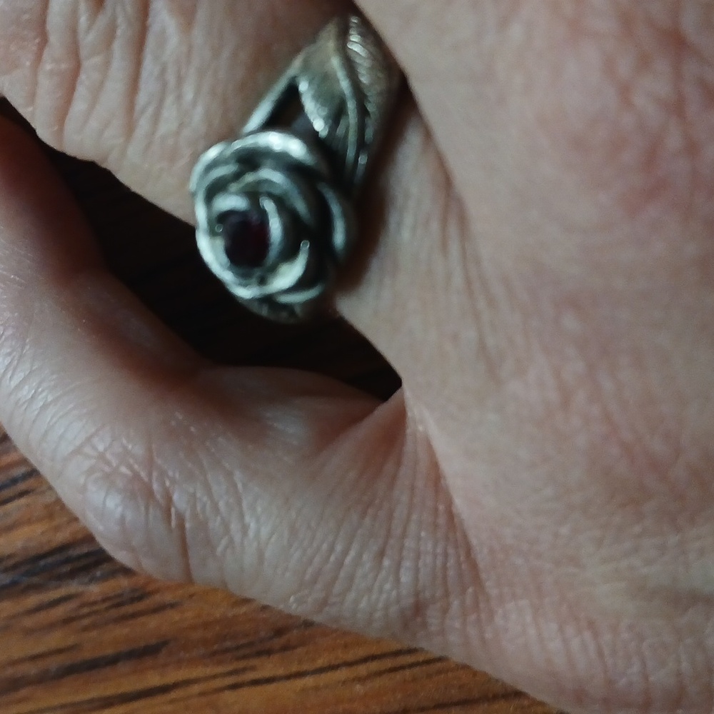 Rose‎ ring - Picture 2 of 5